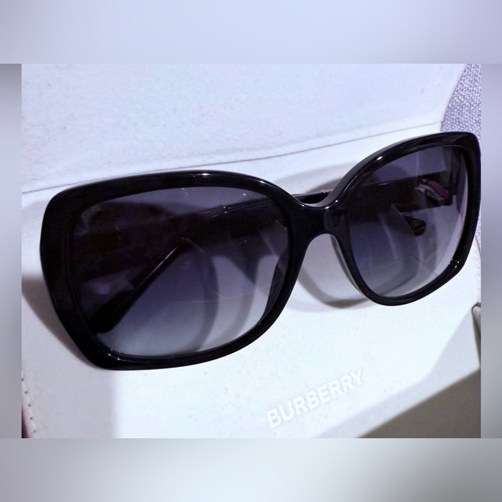 🤍Burberry Black Women's Sunglasses
